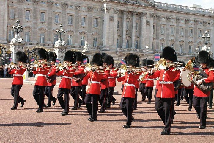 ロンドン観光ツアー：ロンドン塔オプション付きガードチェンジ