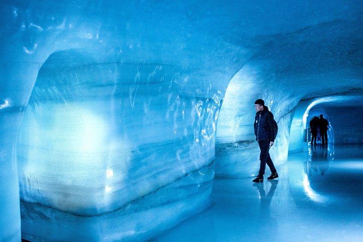 チューリッヒ発ユングフラウヨッホ日帰り旅行：スイスアルプス＆ベルネーゼオーバーラント
