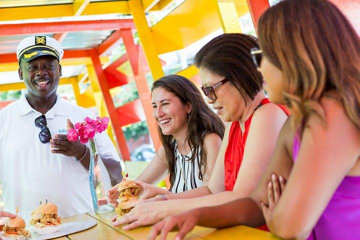 ナッソー料理とウォーキングツアーのバイツ