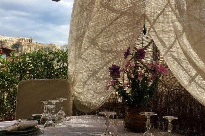 Deliciosa cena griega con vistas a la Acrópolis
