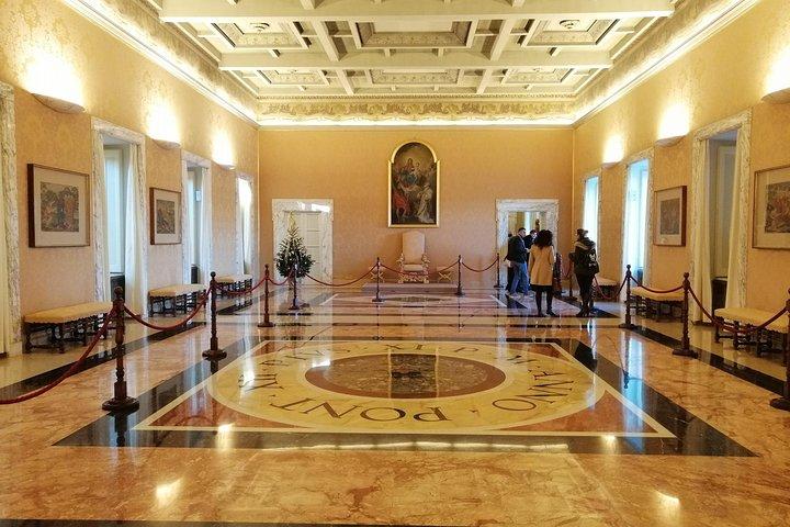 Castel Gandolfo desde Roma: Visita privada al Palacio Apostólico con furgoneta
