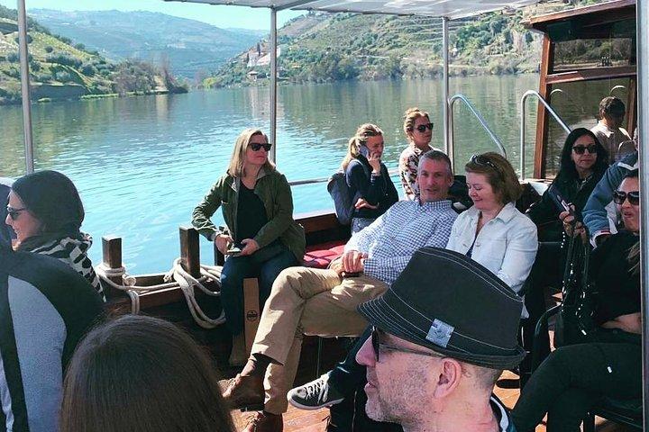 Douro Valley Kleine groepstour met twee wijnhuizen, lunch en boottocht