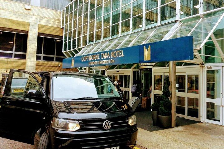 Trasferimento privato di andata e ritorno tra gli aeroporti di Londra e l'hotel