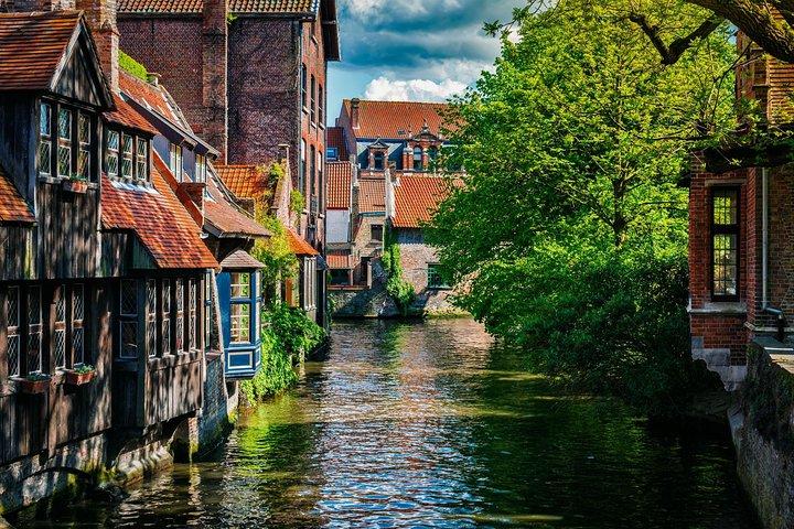 Brugge guidet eller lyd tur med Canal Cruise mulighed fra Paris