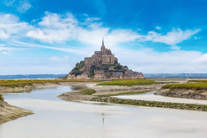 Mont Saint Michel and Loire Valley Castles 2 Days Guided Trip