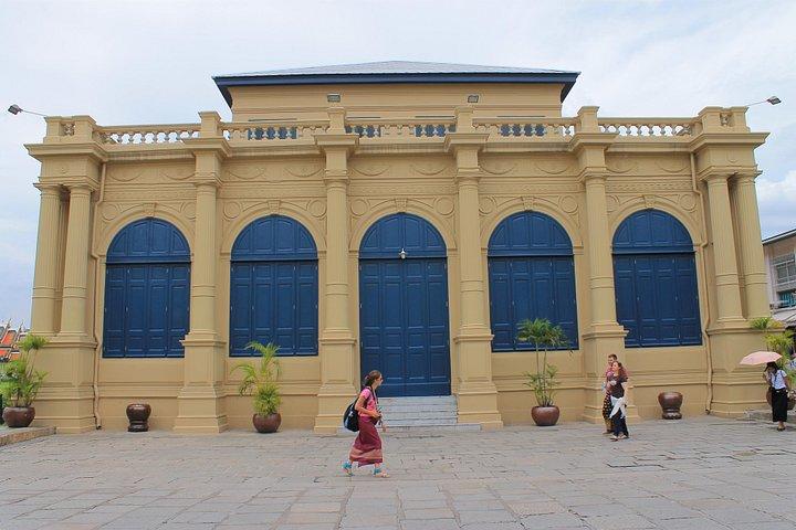 バンコク：市内の見どころ、寺院、市場を巡るウォーキングツアー