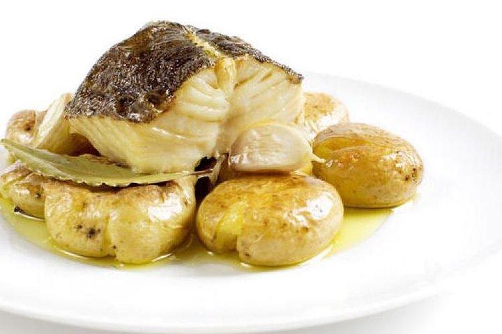 History and Flavors Experience Tour in Lisbon
