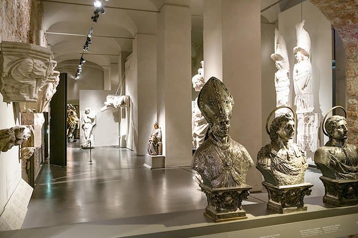 Milan Duomo: Cathedral Tour with Optional Rooftop or Rooftop Tour
