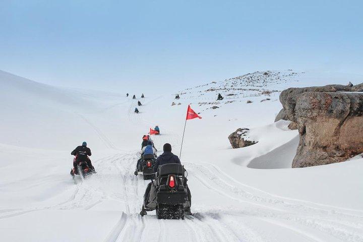 Snowmobile-Verleihtour & landschaftliches Abenteuer