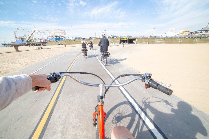 サンタモニカとベニスビーチの小グループ電動自転車ツアー