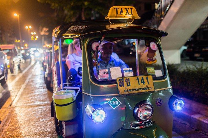 Bangkok de noche : Templos, mercados y comida Tour Tuk-Tuk