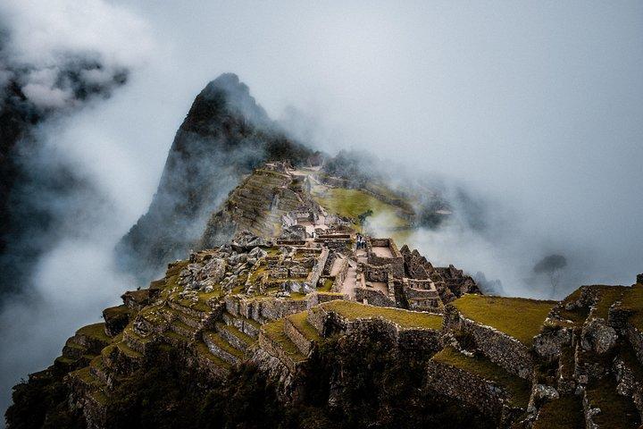 2-Day Sacred Valley & Machu Picchu Tour from Cusco by Train