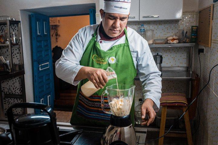 Mercado local e aula de culinária peruana com Pisco Sour em Cusco