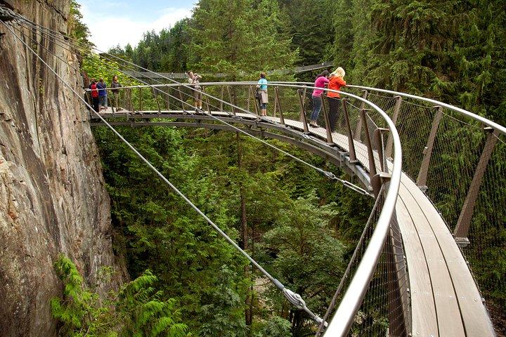 Grouse Mountain, Skyride Gondola & Capilano Bridge from Vancouver