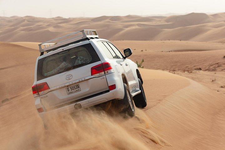 Premium Dubai Desert Safari med BBQ middag i de røde dune