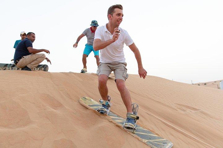 Premium Dubai Desert Safari med BBQ middag i de røde dune