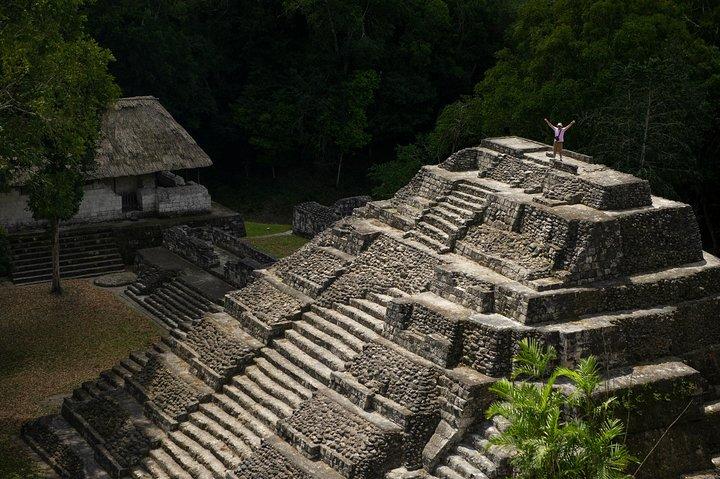 Tikal og Yaxha Overnatningsrejse med fly fra Antigua