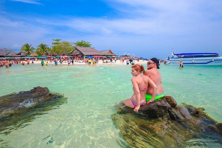Escapade tropicale : Excursion d'une demi-journée en hors-bord à Phuket Khai Islands