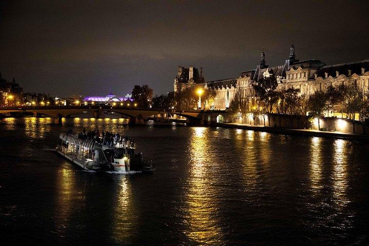 Croisière touristique Paris Seine avec commentaires par Bateaux Parisiens