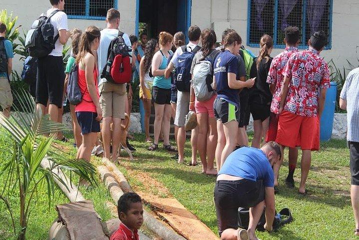 Vattenfall (Biausevu) Tour - Fijian Village & Pre-school/Lätt lunch Ex Coral Coast