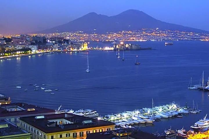 Private Full-Day Tour to Pompeii and Mt. Vesuvius with Winery Visit