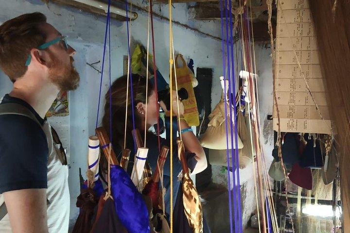 コルカタからの日帰り旅行で、ダニアハリの魔法のサリーウィーバーに会う