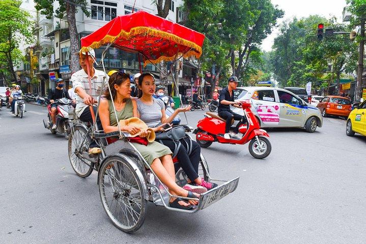 ハノイ旧市街の小グループストリートフードサイクルツアー