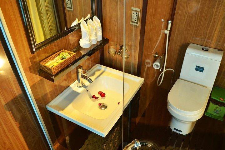 Bai Tu Long bay Boutique Cruise 2D / 1N：カヤック、自然のままの場所での水泳