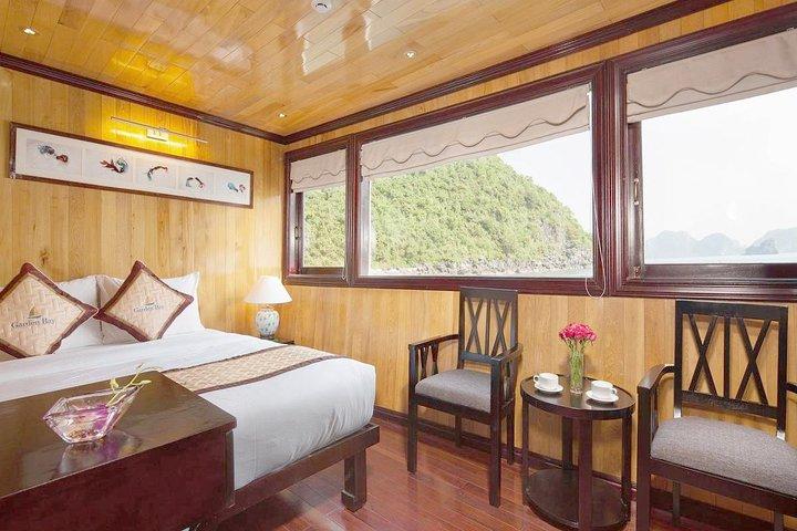 Bai Tu Long bay Boutique Cruise 2D / 1N：手付かずの場所でのカヤックと水泳