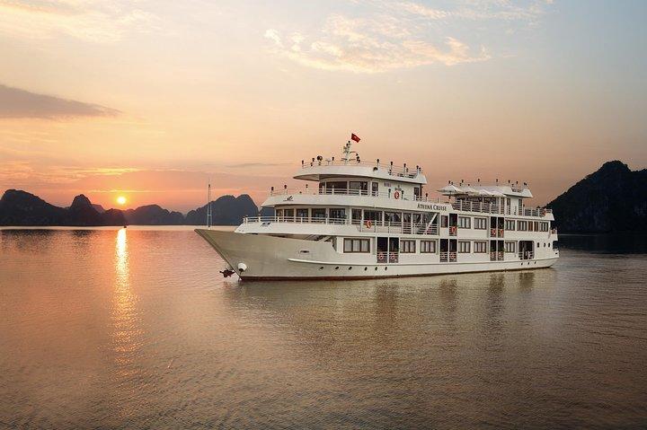 Bai Tu Long Luxury Cruises 2D / 1Nツアー：カヤック、自然のままの場所での水泳