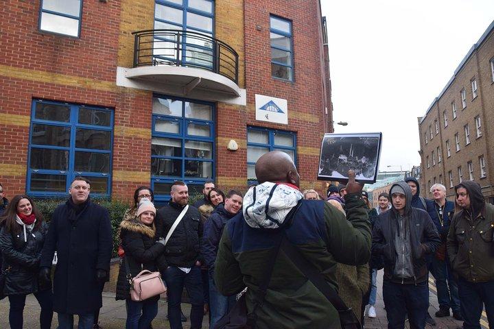Visite de gangsters dans l’East End de Londres menée par l’acteur Vas Blackwood