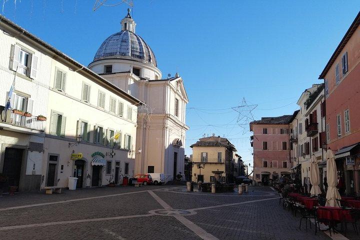 Castel Gandolfo desde Roma: Visita privada al Palacio Apostólico con furgoneta