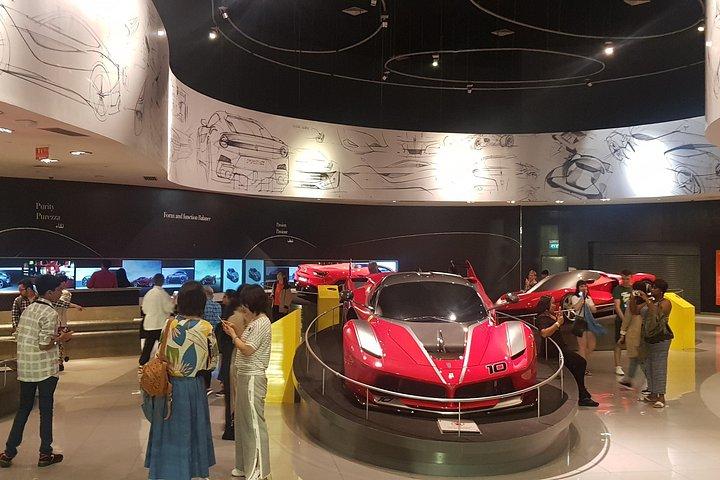 ドバイからのフェラーリワールドチケットを含むアブダビ市内ツアー