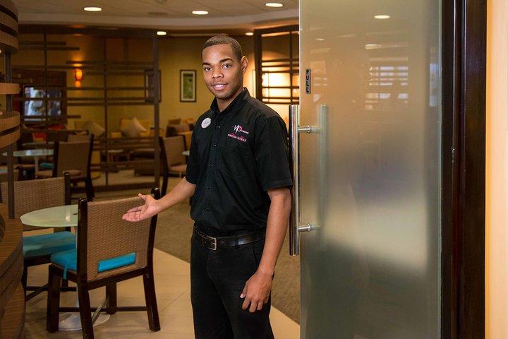 Club Mobay Fast Track Lounge mit privatem Flughafentransfer