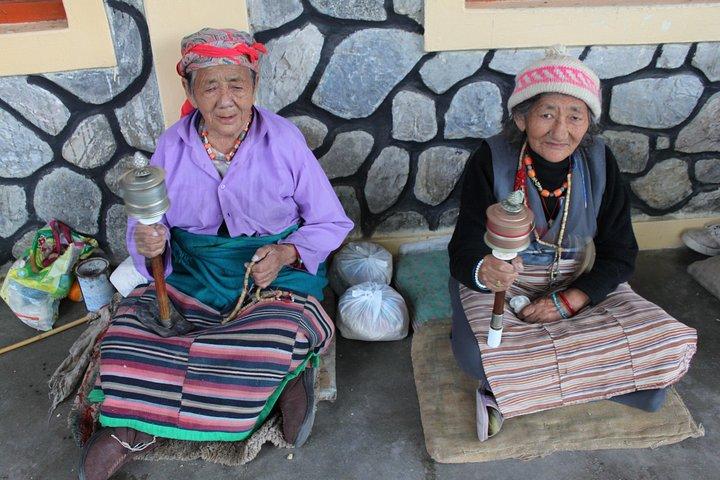 午後、ポカラのチベット居住地へのチベット文化ツアー