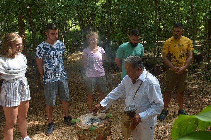 Experiencia en Ek Balam, Cenote y Valladolid