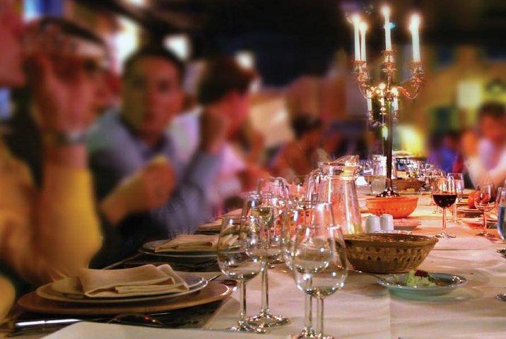 Expérience viticole en Toscane : Dîner dans une cave de San Gimignano
