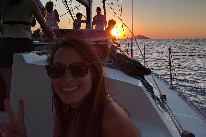3 heures Neos Marmaras: Excursion à la voile d'une journée ou au coucher du soleil