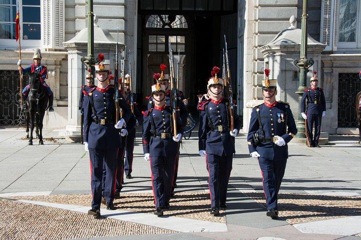 Visite privée du Palais royal de Madrid avec billet coupe file