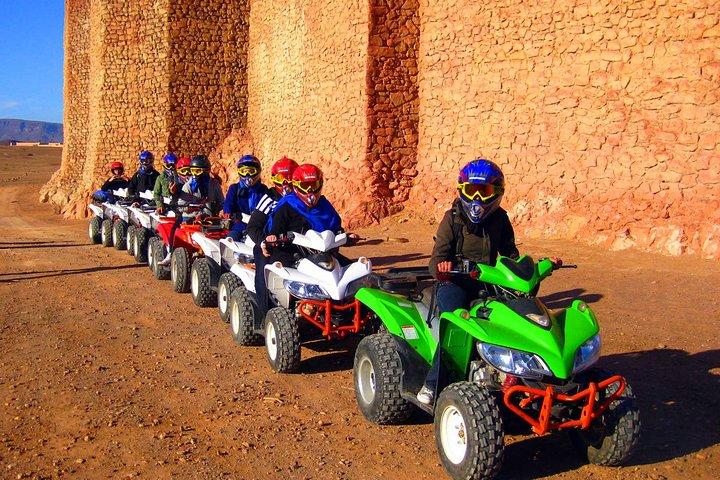 Agafay Desert Quad & Camel Rides mit Dinner Show