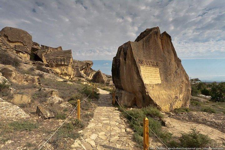 4-daagse tour: ophalen van de luchthaven + oude stad + nachttour + dagtocht Baku + Gabala