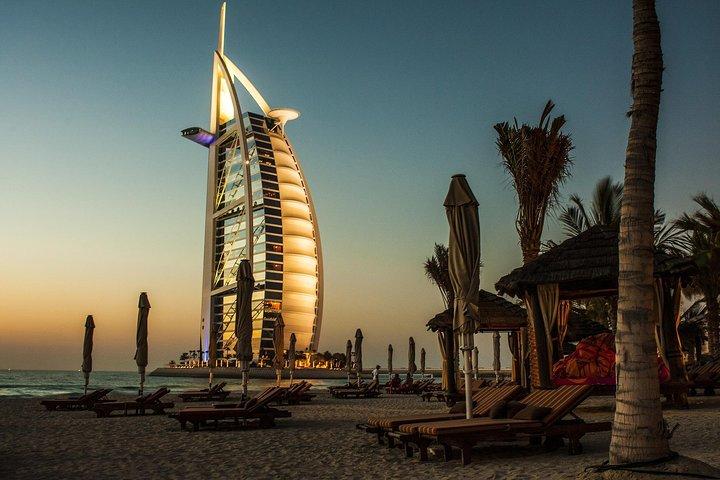 Visite de la ville de Dubaï avec safari dans le désert, balade à dos de chameau, descente dans les dunes et barbecue
