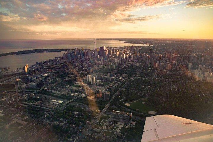 iflyTOTO で爽快な 120 km のトロントの空中ツアー