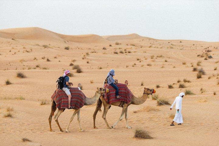 Dubai: Camel Desert Safari med autentisk emirat middag