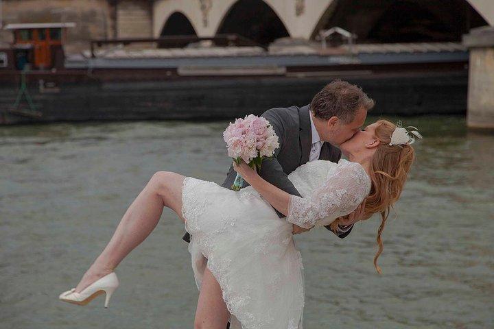 パリのエッフェル塔結婚式誓い写真撮影によるリニューアル式