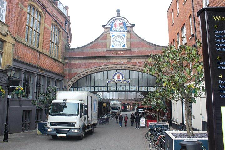 片道または往復送迎：ロンドンからウィンザー城またはレゴランドへ