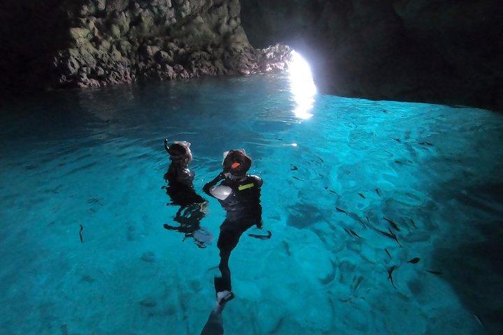 青の洞窟エリアでシュノーケル!【沖縄県】餌付け&写真画像無料!English、中国語ガイド可能!