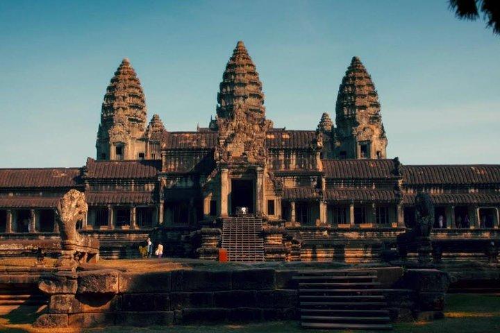 Tour privado de dia inteiro Angkor Wat Sunrise com guia de SiemReap