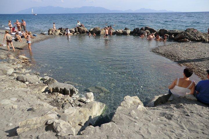 Roundtrip Minivan Transfer til Therma Natural Spa Beach