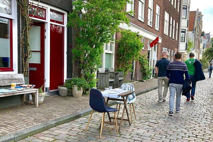 Explore hidden streets with friends